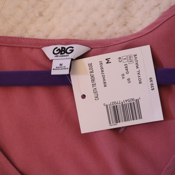 Cute New Guess shirt - Picture 2 of 4